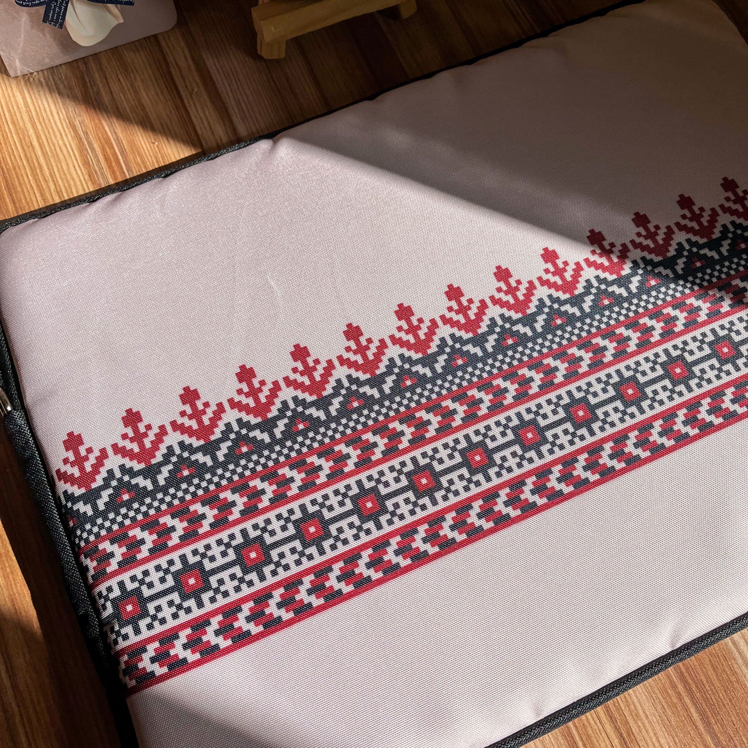 Dibajraph Laptop Sleeve – Beige Tatreez Embroidery Pattern | Blank Design