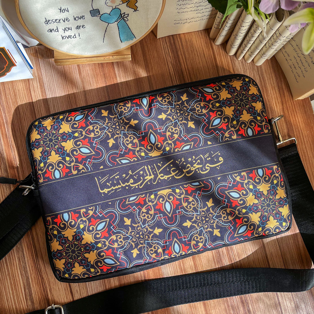Dibajraph Laptop Sleeve – "A Youth Who Faces Every Battle Smiling" | Arabic Quote